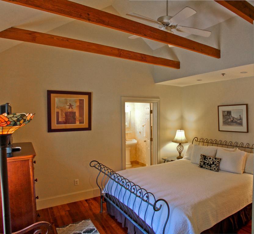 Night Swan Intracoastal Bed & Breakfast Ню Смирна Бийч Екстериор снимка