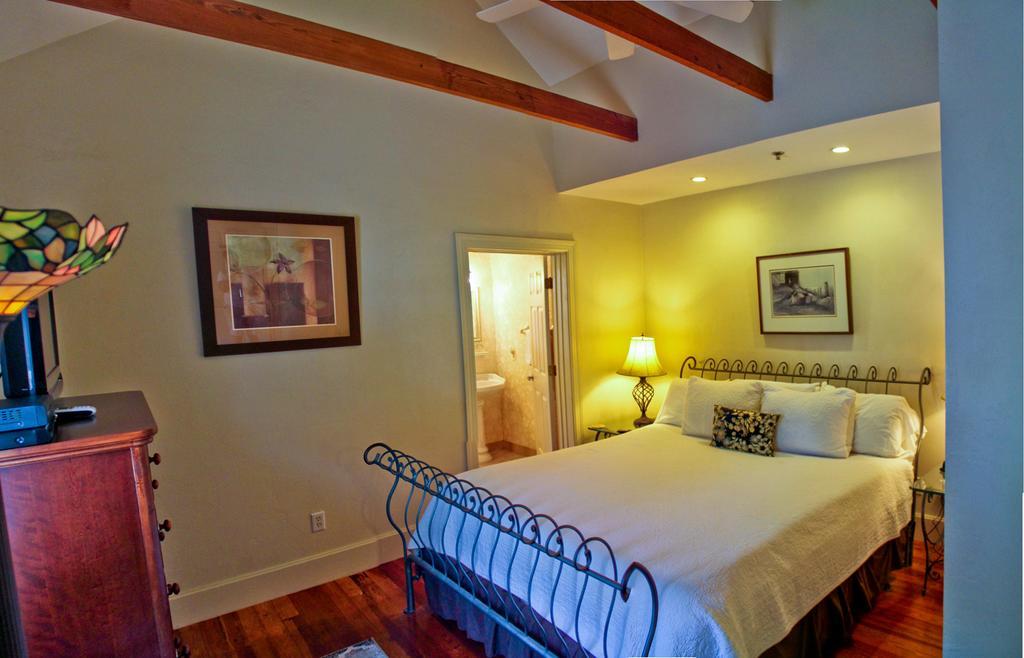 Night Swan Intracoastal Bed & Breakfast Ню Смирна Бийч Екстериор снимка