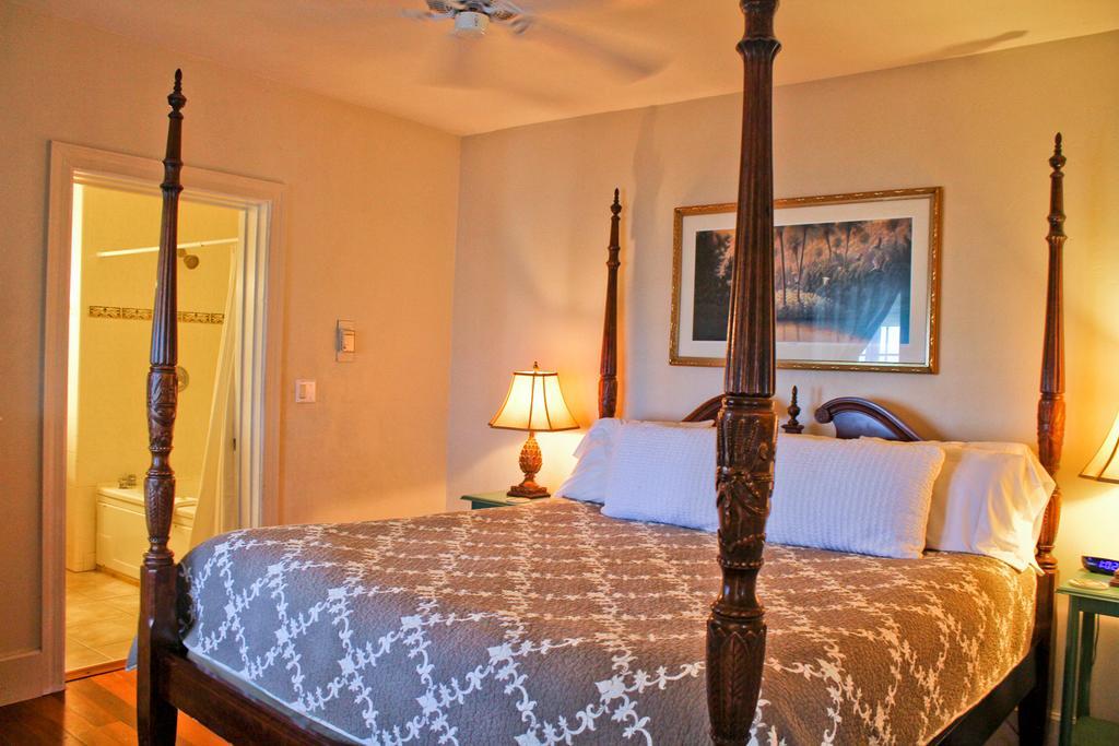 Night Swan Intracoastal Bed & Breakfast Ню Смирна Бийч Екстериор снимка