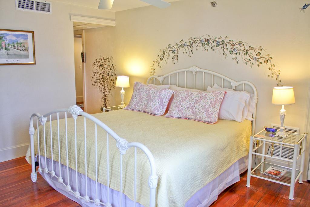 Night Swan Intracoastal Bed & Breakfast Ню Смирна Бийч Екстериор снимка