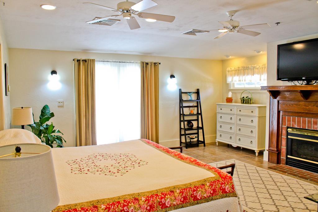 Night Swan Intracoastal Bed & Breakfast Ню Смирна Бийч Екстериор снимка